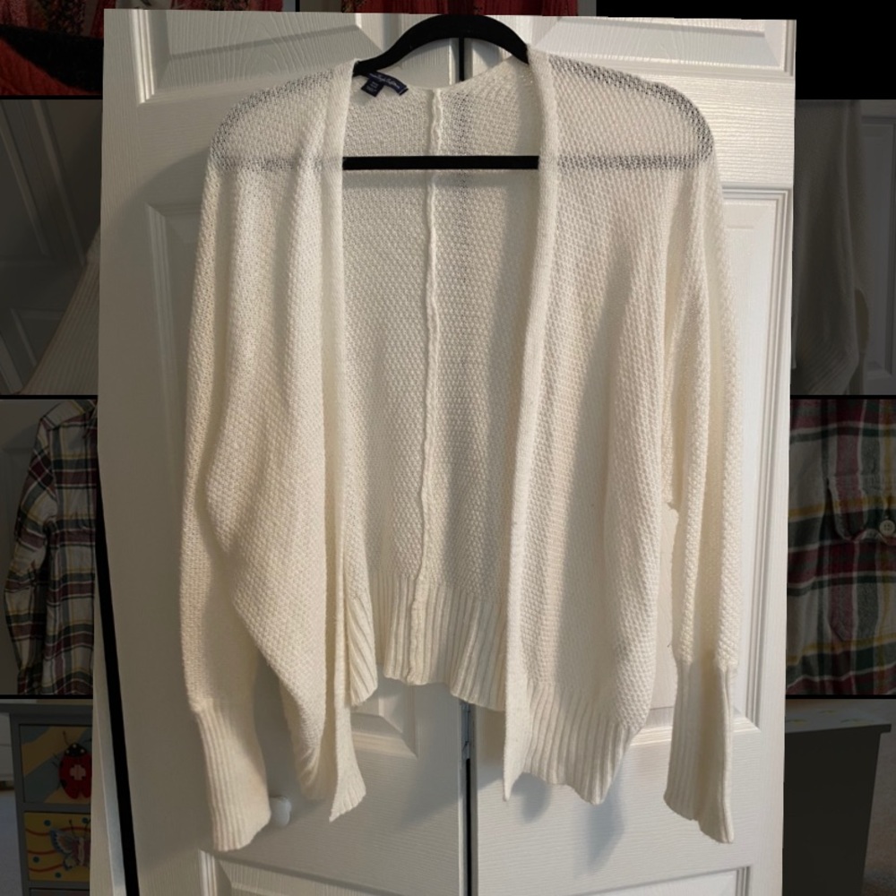 ❌❌SOLD❌❌American Eagle white cardigan